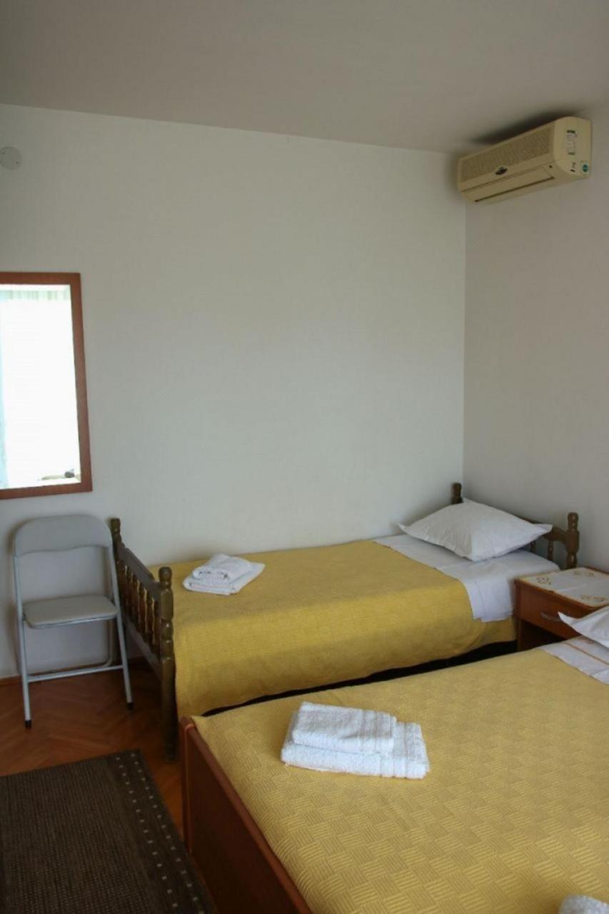 Apartments Zdravko - 150 M From Sandy Beach Duće Eksteriør billede