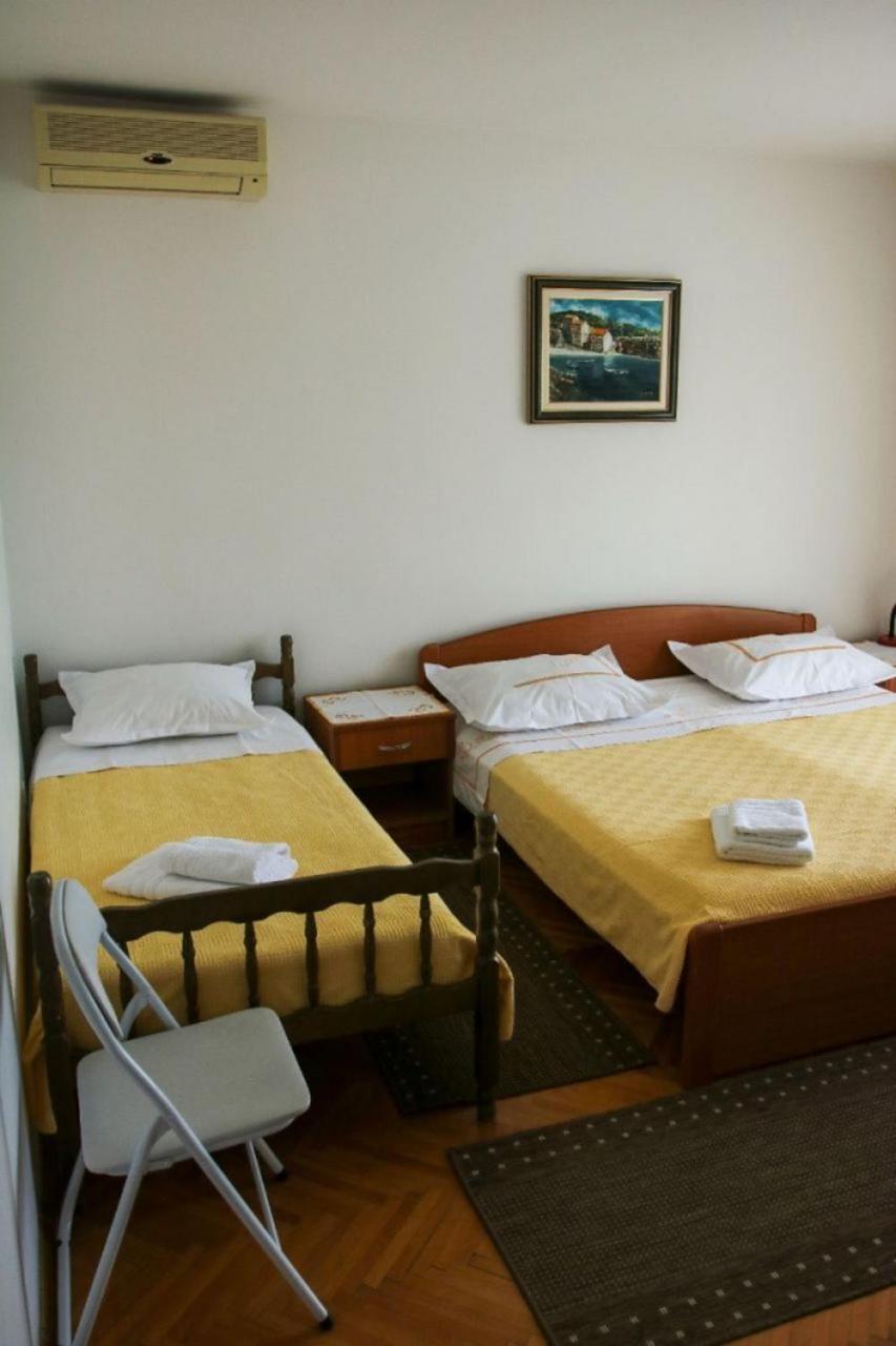 Apartments Zdravko - 150 M From Sandy Beach Duće Eksteriør billede